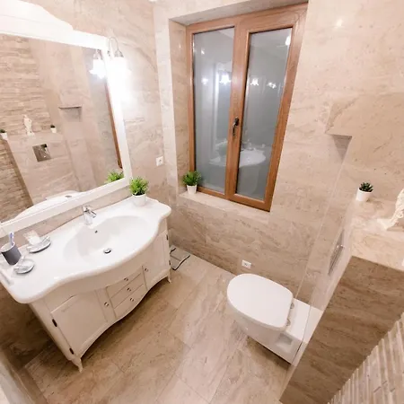 Luxury Down Town Apartment Bucharest Exterior photo
